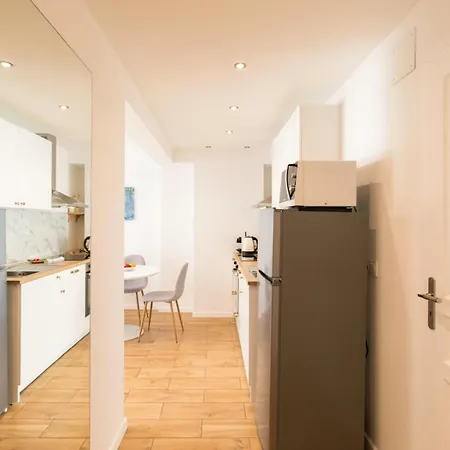 Apartment A4 Staywiz Us-2p Au Coeur De Les Pins 5min - Ac Balcon